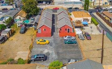 8806 Beach St in Los Angeles, CA - Foto de edificio - Building Photo