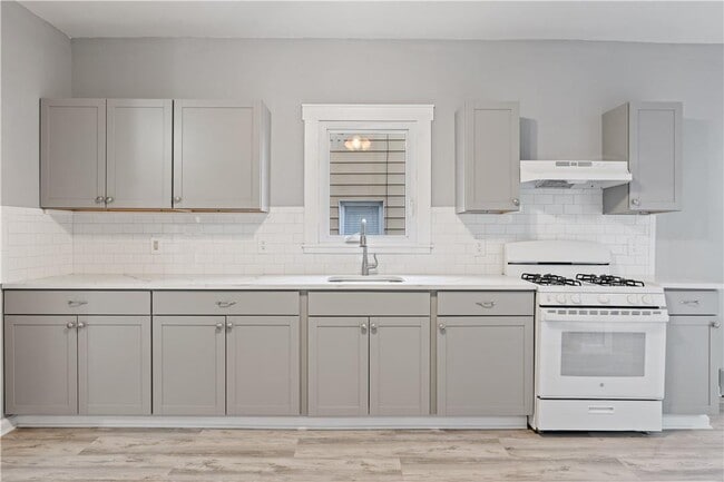 8 Ross St in White Plains, NY - Building Photo - Building Photo