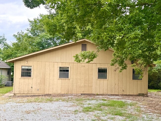 600 Row St in Batesville, AR - Building Photo - Building Photo