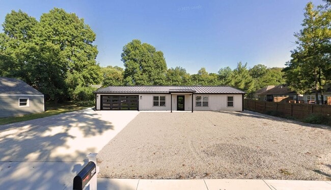 property at 2992 Hawthorne Rd