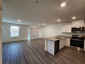 6062 Lily Gdn St in North Las Vegas, NV - Building Photo - Building Photo