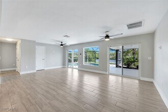 4950 Esplanade St in Bonita Springs, FL - Foto de edificio - Building Photo
