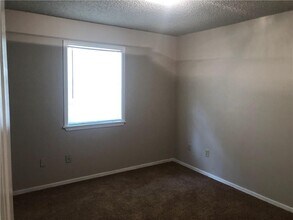 211 S Carl St in Siloam Springs, AR - Building Photo - Building Photo