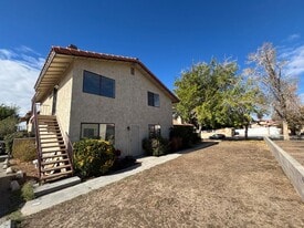 816 E Ave J-12 in Lancaster, CA - Building Photo