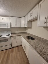 4079 E Michigan St, Unit Crossings at Conway in Orlando, FL - Foto de edificio - Building Photo