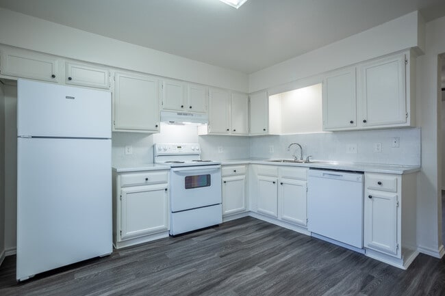 FOX BEND APARTMENTS in Garland, TX - Foto de edificio - Interior Photo