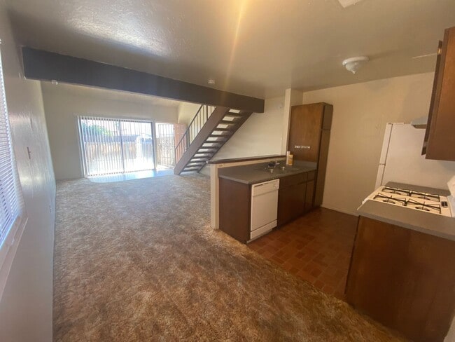 property at 902 W Cameron St