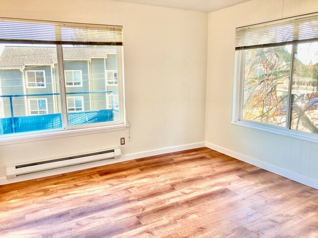 4735 22nd Ave NE in Seattle, WA - Building Photo - Building Photo