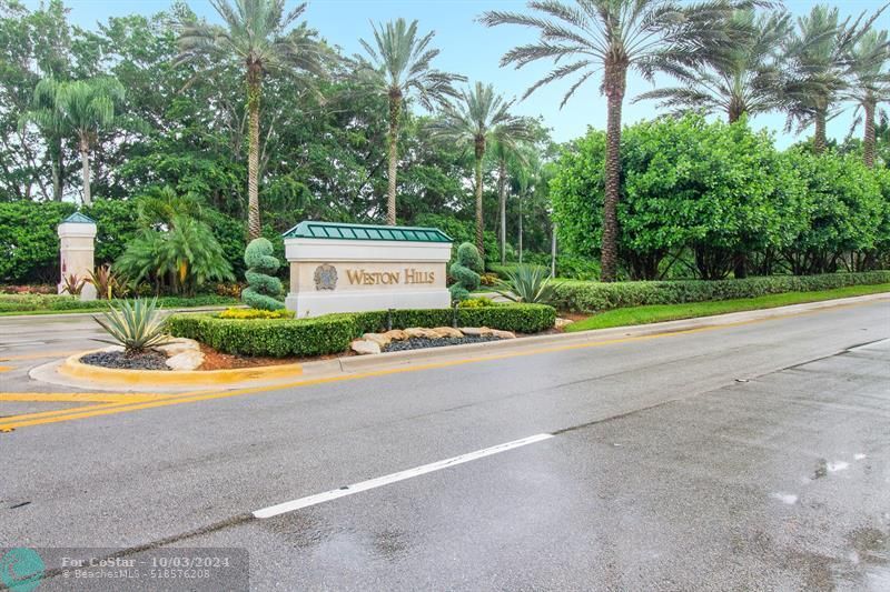 2481 Eagle Run Dr in Weston, FL - Building Photo