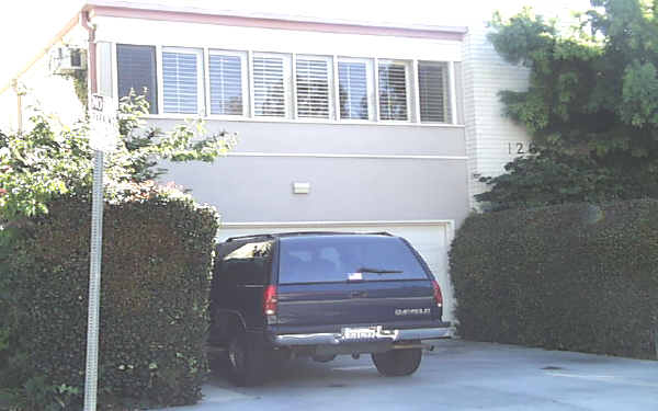 12026 Goshen Ave in Los Angeles, CA - Building Photo - Building Photo