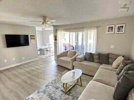 11405 3rd St N, Unit 3 in St. Petersburg, FL - Building Photo