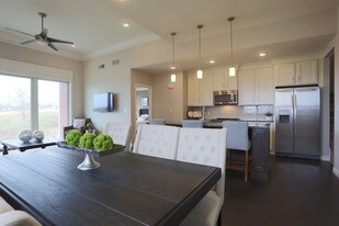 The Residences of Old Hawthorne in Columbia, MO - Building Photo