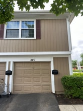 425 Fernwood Ct in Vernon Hills, IL - Building Photo - Building Photo