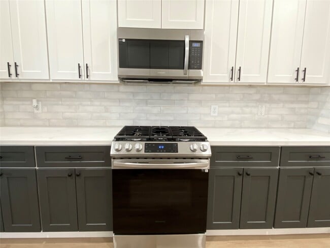 property at 2897 Settler's Way Dr