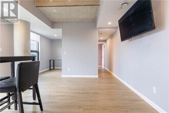 7 Erie Ave in Brantford, ON - Building Photo - Building Photo