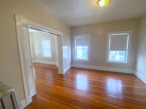 217 Harvard St, Unit 3L in Cambridge, MA - Building Photo - Building Photo