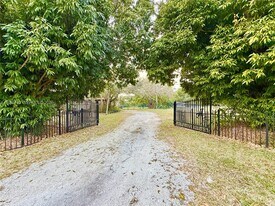 1621 SW 117th Ave in Davie, FL - Building Photo