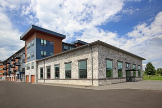 Sapphire Apartments in Ramsey, MN - Foto de edificio - Building Photo