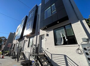 2423 W Thompson St in Philadelphia, PA - Building Photo - Building Photo