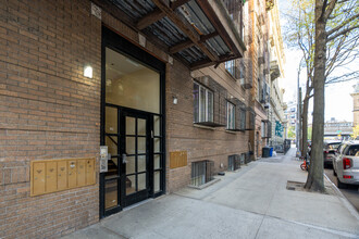 416 Bedford Ave in Brooklyn, NY - Building Photo - Building Photo