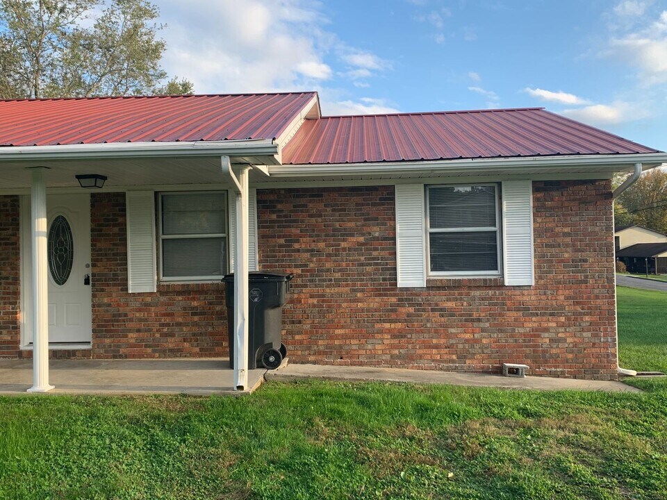 3052-3058 Seals Ln in Morristown, TN - Building Photo