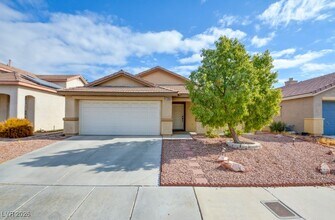 2300 Steinke Ln in Las Vegas, NV - Building Photo - Building Photo