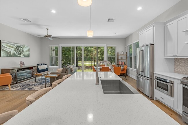 property at 11 Thorpe Ln