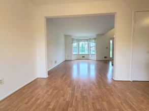 8 Hummingbird Way in Jackson Township, NJ - Building Photo - Building Photo