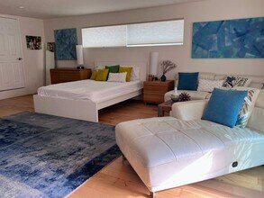 21563 Pacific Coast Hwy-Unit -#A (In-law) in Malibu, CA - Building Photo - Building Photo