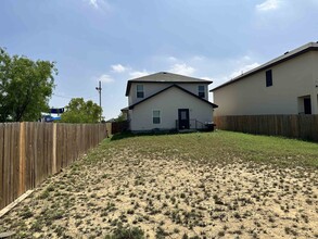 5626 Encanto Dr in Laredo, TX - Building Photo - Building Photo