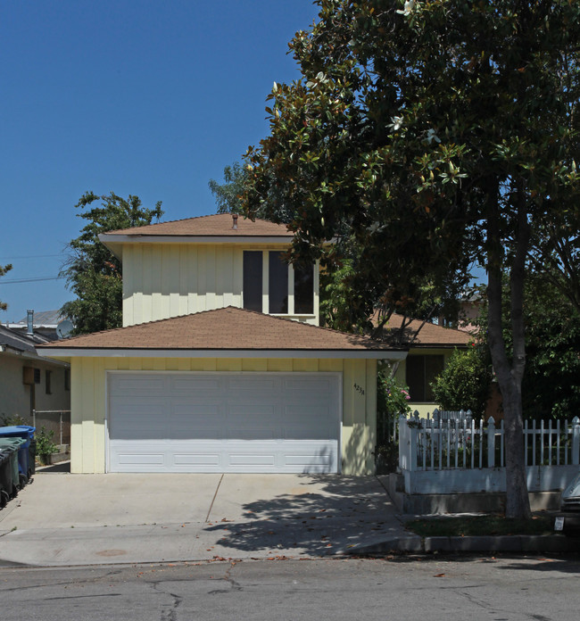 423 E Cedar Ave in Burbank, CA - Building Photo - Building Photo