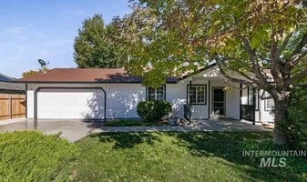 230 War Eagle Dr in Mountain Home, ID - Building Photo