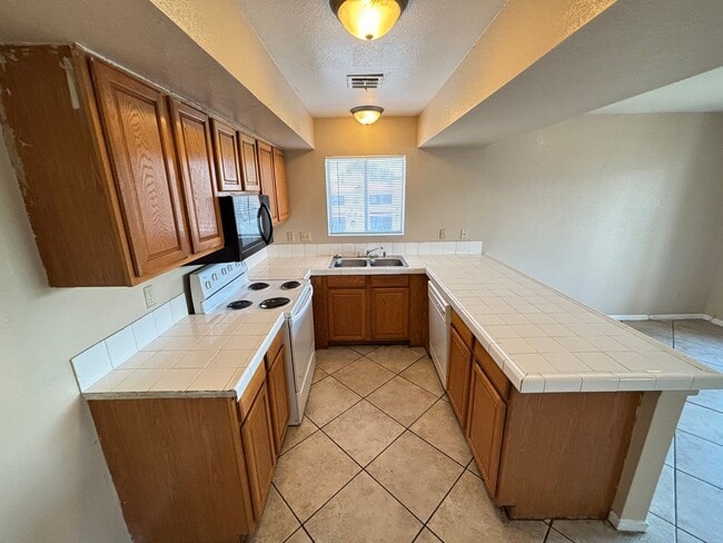 6208 Yerba Ln in Las Vegas, NV - Building Photo - Building Photo