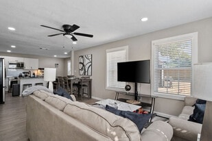 826 Dalworth St in Grand Prairie, TX - Building Photo