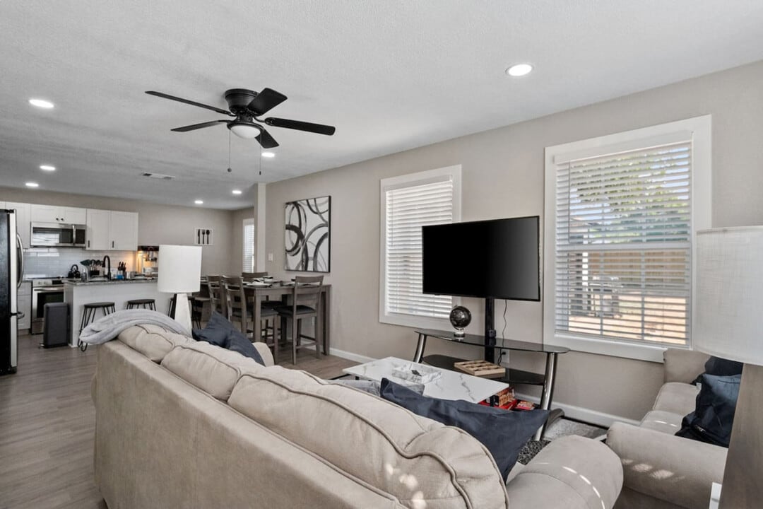 826 Dalworth St in Grand Prairie, TX - Building Photo