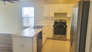 790 Wedgewood Cir in Lake In The Hills, IL - Building Photo - Building Photo