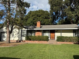 36331 N Center St in Clarksburg, CA - Building Photo