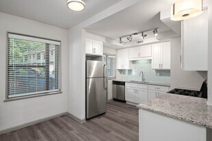 CoHo Apartments in Atlanta, GA - Building Photo