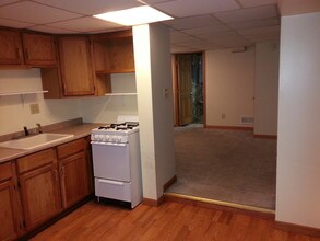 421 E Lake St, Unit Gardn in Woodstock, IL - Building Photo - Building Photo