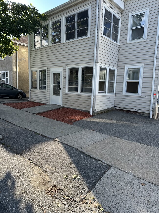 59A Richardson St, Unit Apartment #1 in Wakefield, MA - Foto de edificio - Building Photo