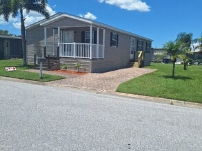 7001 142nd Ave N in Largo, FL - Building Photo - Building Photo