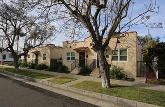 403-405 N Nevada St in Oceanside, CA - Foto de edificio - Building Photo