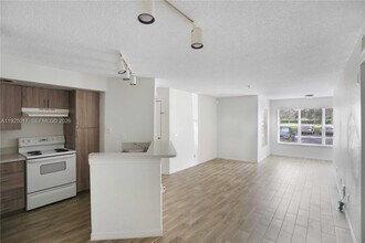 417 Vista Isles Dr in Sunrise, FL - Building Photo - Building Photo