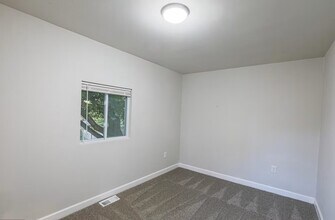 5929 Montgomery St in Woodlawn, MD - Building Photo - Building Photo