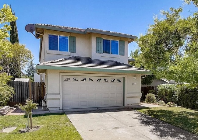 102 McNamee Dr in Folsom, CA - Foto de edificio - Building Photo