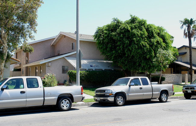 2051 N Park Ln in Orange, CA - Building Photo - Building Photo