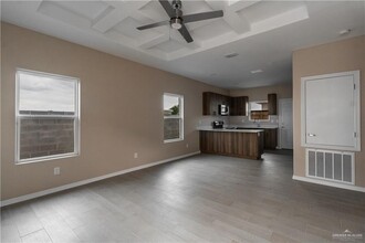 3008 W Kenwood St, Unit 3 in Edinburg, TX - Building Photo - Building Photo