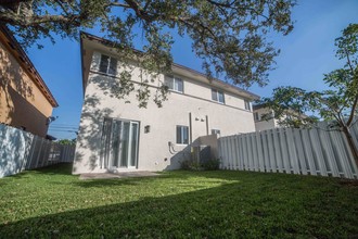 Barnes Park Townhomes in Miami, FL - Building Photo - Other