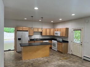 6101 Lombard Cir in Wasilla, AK - Building Photo - Building Photo