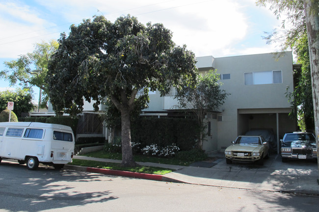 1707 Brockton Ave in Los Angeles, CA - Foto de edificio - Building Photo